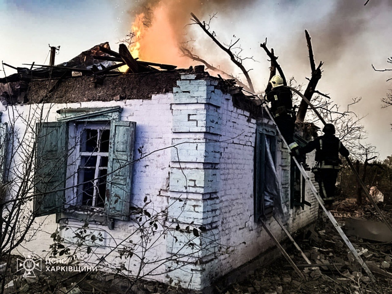 Ворог обстріляв Лозову: кадри наслідків